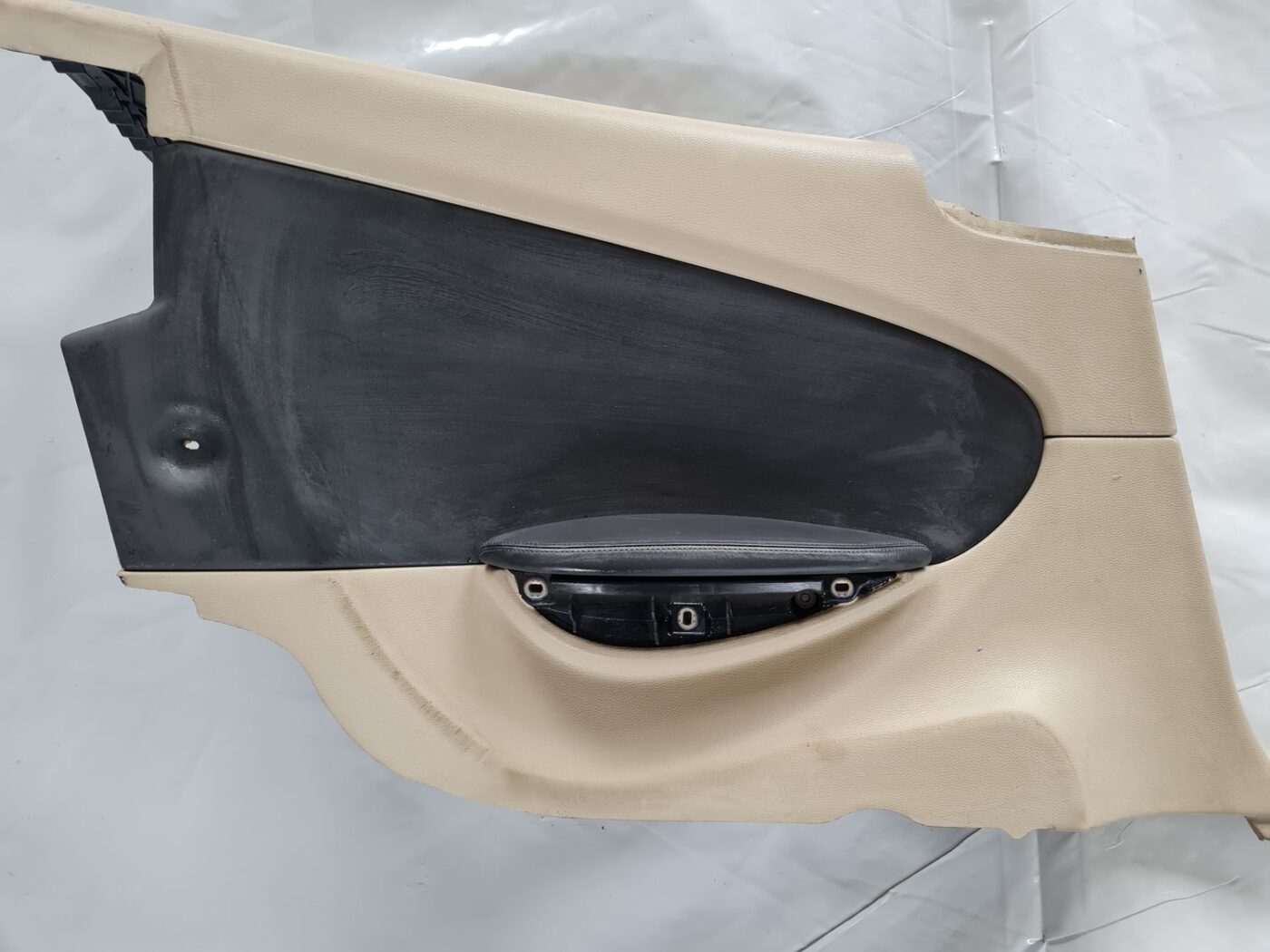 Aizmugurējo kreiso durvju apdare priekš BMW 6 E63 645 2004 2 Aizmugurējo kreiso durvju apdare priekš BMW 6 E63 645 2004