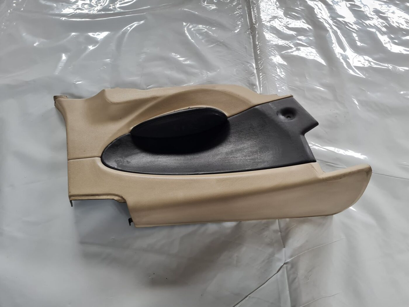 Aizmugurējo kreiso durvju apdare priekš BMW 6 E63 645 2004 5 Aizmugurējo kreiso durvju apdare priekš BMW 6 E63 645 2004