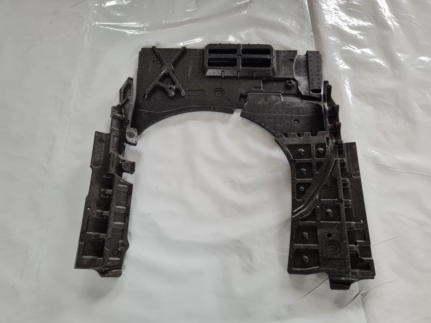 Bagāžnieka nodalījuma putuplasts priekš BMW 6 E63 645 2004