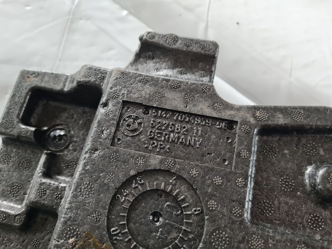 Bagāžnieka nodalījuma putuplasts priekš BMW 6 E63 645 2004