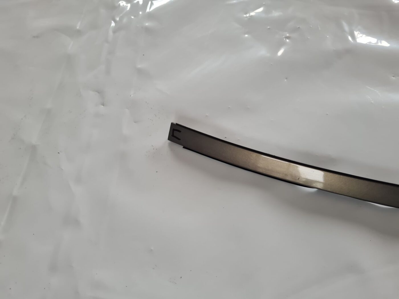 Jumta moldings priekš BMW 6 E63 645 2004 2 Jumta moldings priekš BMW 6 E63 645 2004