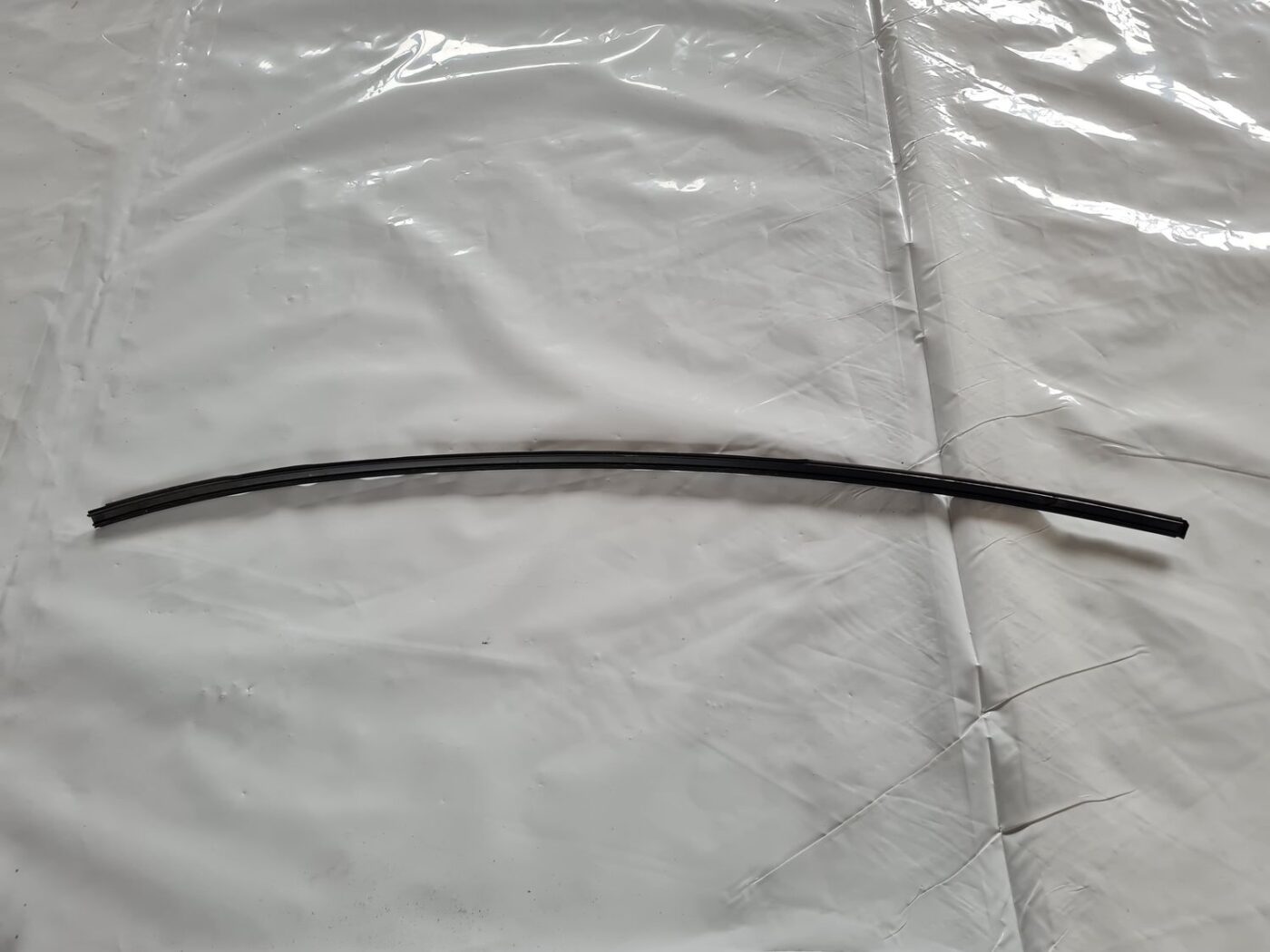 Jumta moldings priekš BMW 6 E63 645 2004 3 Jumta moldings priekš BMW 6 E63 645 2004