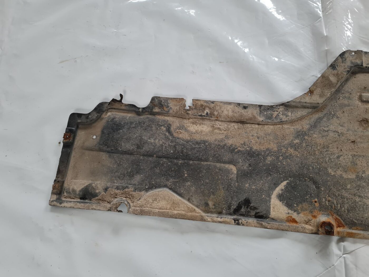 Virsbūves apakšējais aizsargs priekš BMW 6 E63 645 2004 2 Virsbūves apakšējais aizsargs priekš BMW 6 E63 645 2004