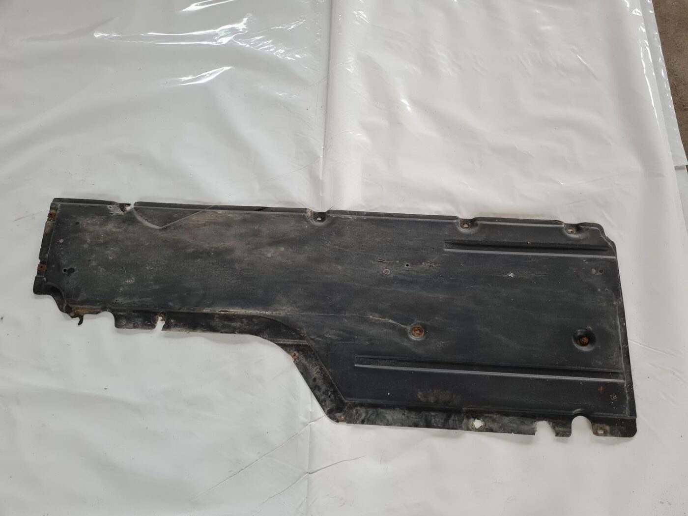 Virsbūves apakšējais aizsargs priekš BMW 6 E63 645 2004 5 Virsbūves apakšējais aizsargs priekš BMW 6 E63 645 2004