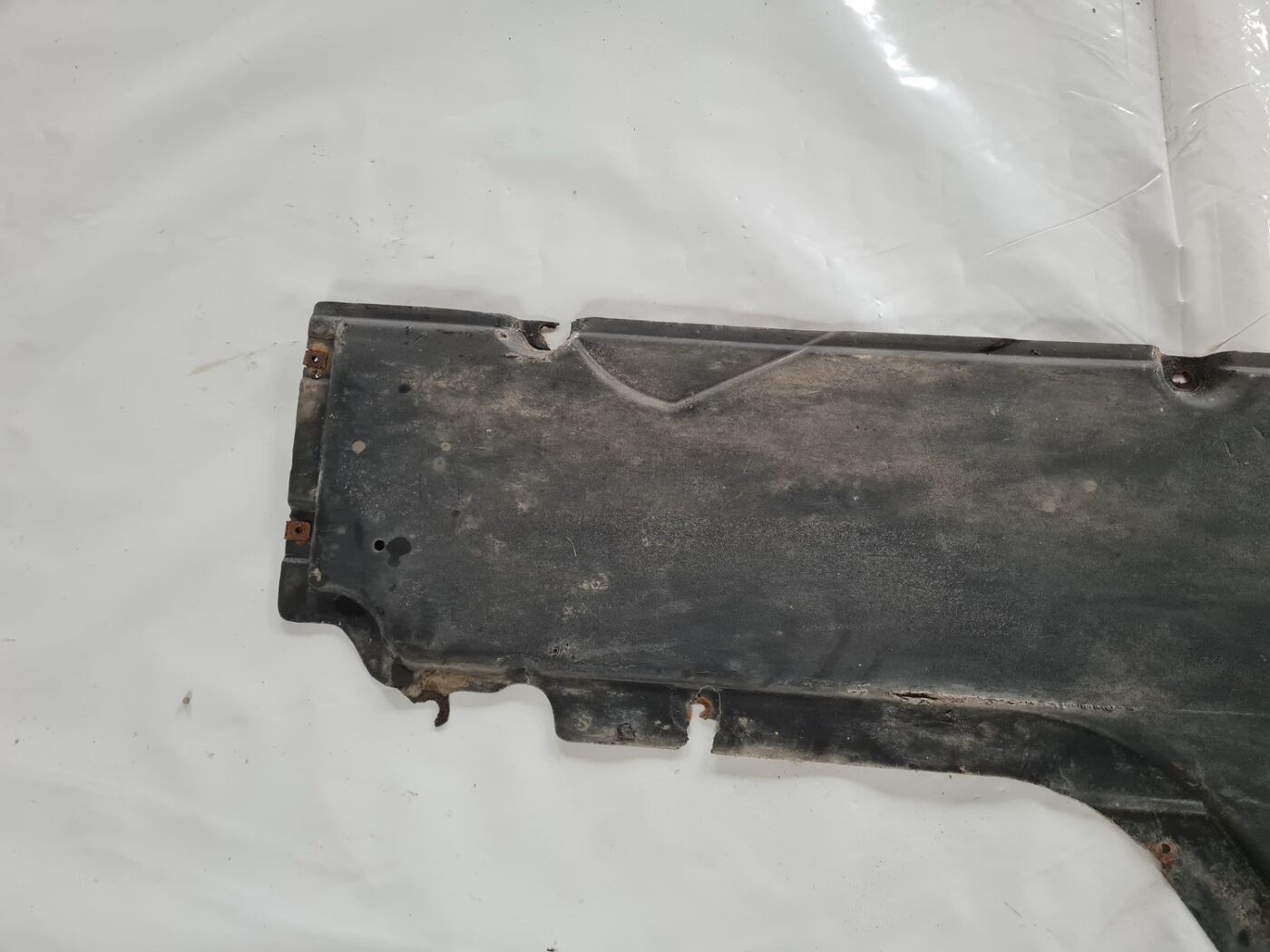 Virsbūves apakšējais aizsargs priekš BMW 6 E63 645 2004 4 Virsbūves apakšējais aizsargs priekš BMW 6 E63 645 2004