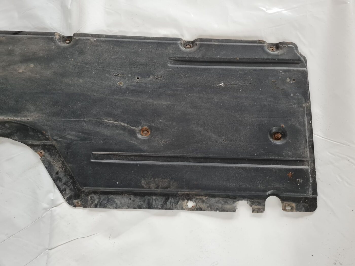 Virsbūves apakšējais aizsargs priekš BMW 6 E63 645 2004 3 Virsbūves apakšējais aizsargs priekš BMW 6 E63 645 2004