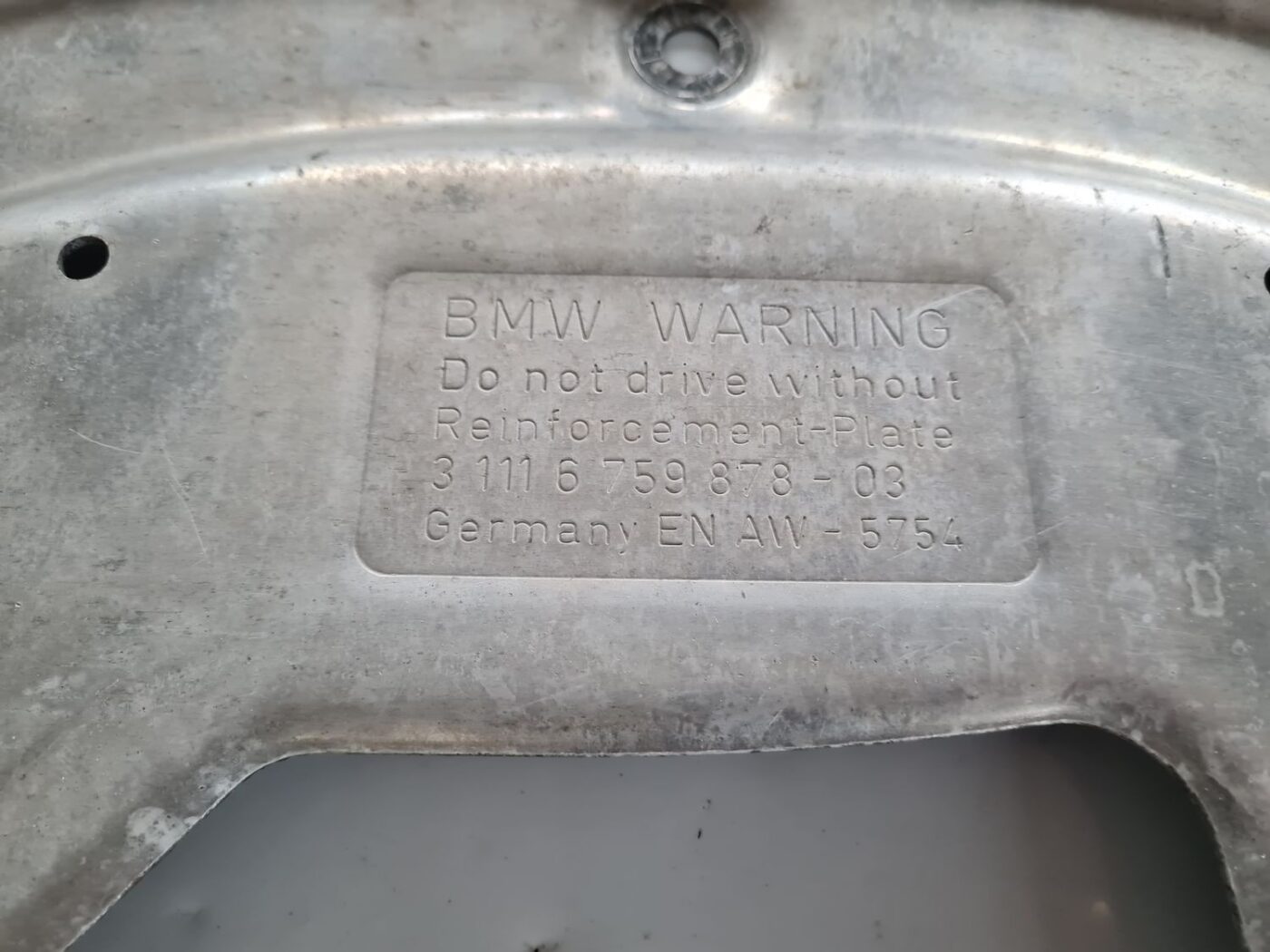 Dzinēja aizsargs priekš BMW 6 E63 645 2004 2 Dzinēja aizsargs priekš BMW 6 E63 645 2004