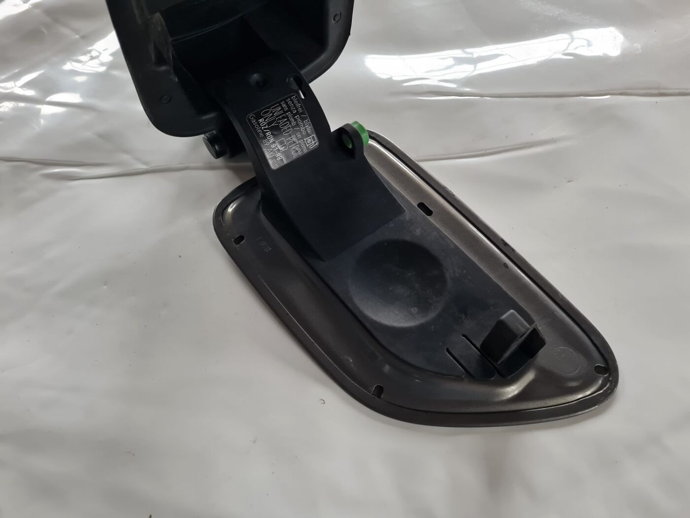 Degvielas tvertnes vāks priekš BMW 6 E63 645 2004