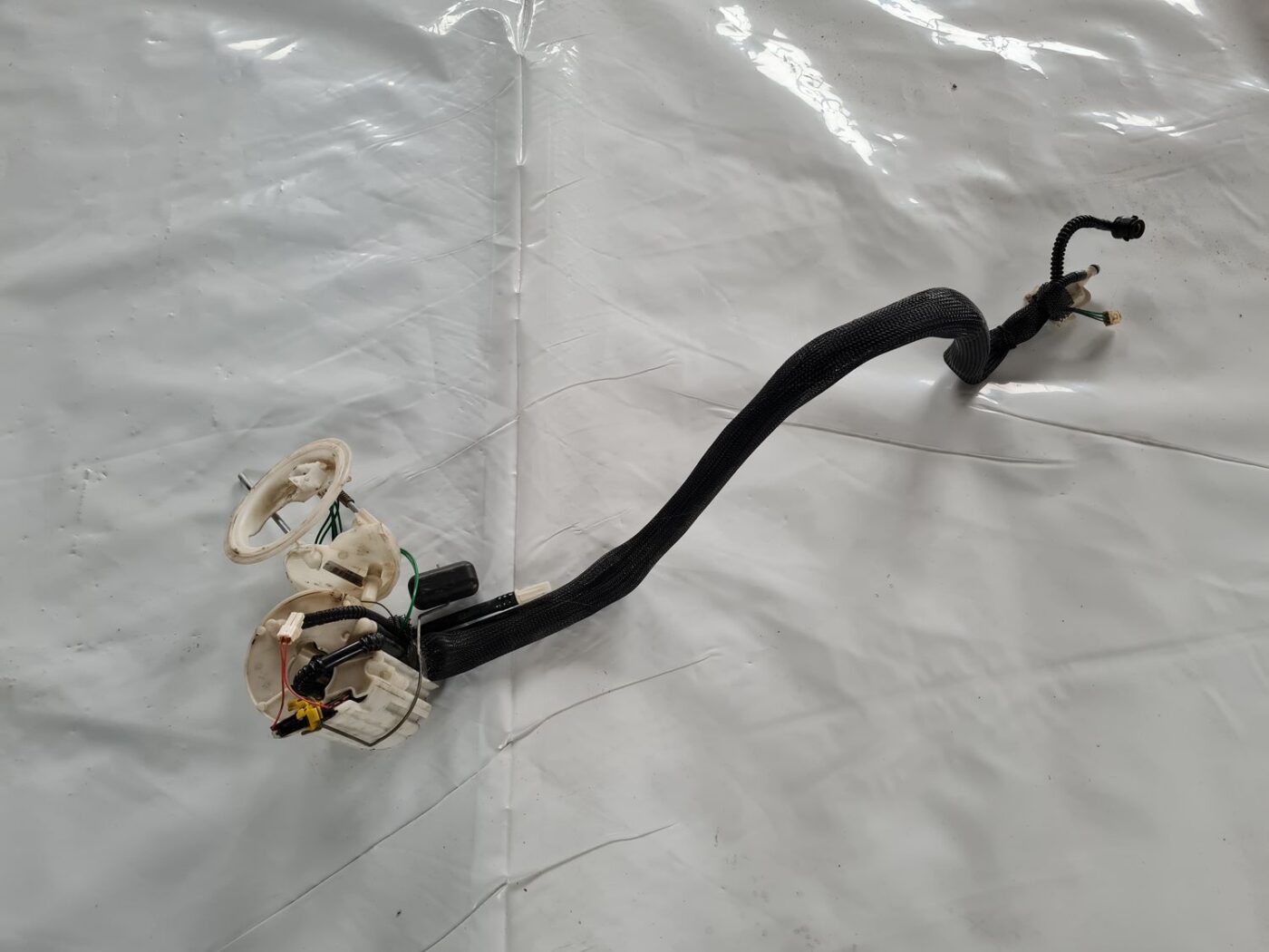 Degvielas tvertnes sūknis priekš BMW 6 E63 645 2004 1 Degvielas tvertnes sūknis priekš BMW 6 E63 645 2004