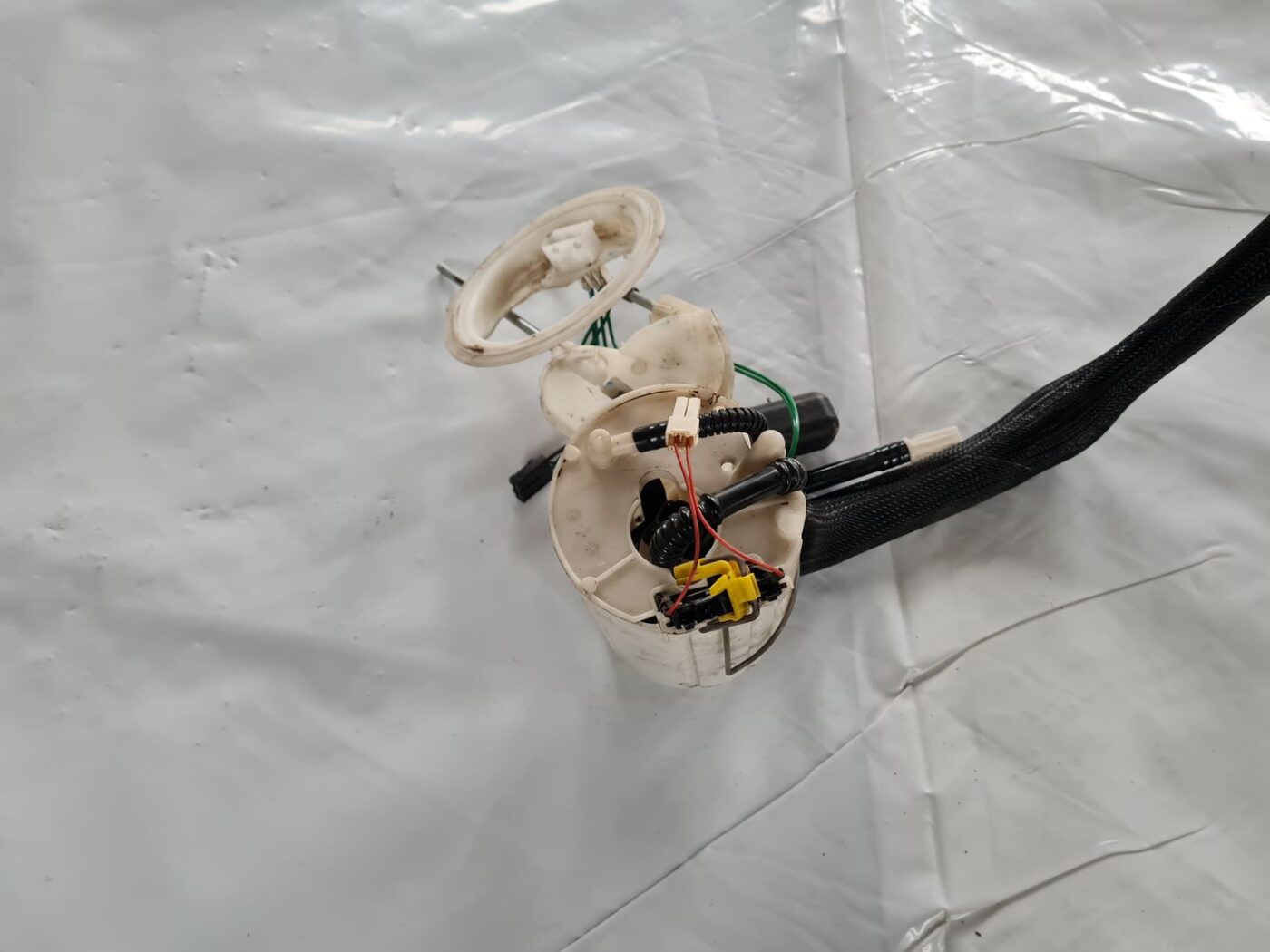 Degvielas tvertnes sūknis priekš BMW 6 E63 645 2004 2 Degvielas tvertnes sūknis priekš BMW 6 E63 645 2004