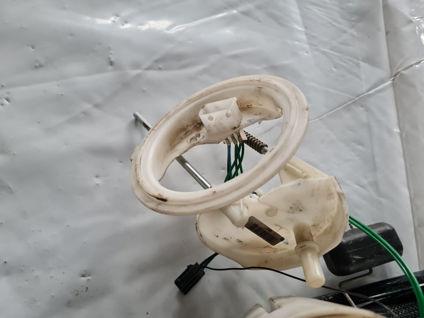 Degvielas tvertnes sūknis priekš BMW 6 E63 645 2004 7 Degvielas tvertnes sūknis priekš BMW 6 E63 645 2004