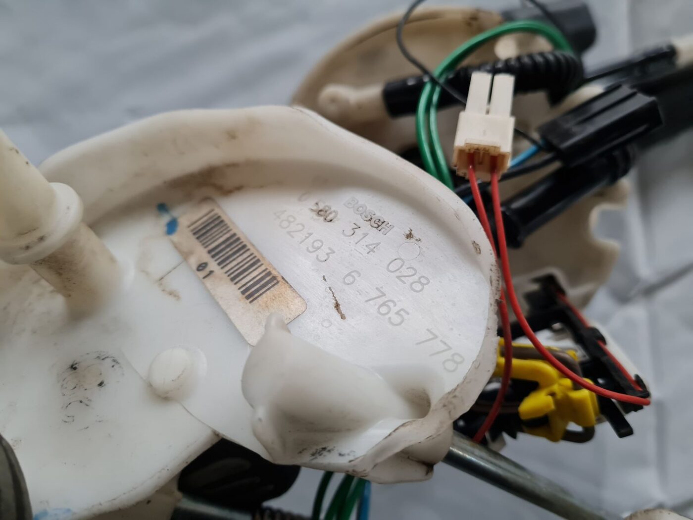 Degvielas tvertnes sūknis priekš BMW 6 E63 645 2004 5 Degvielas tvertnes sūknis priekš BMW 6 E63 645 2004