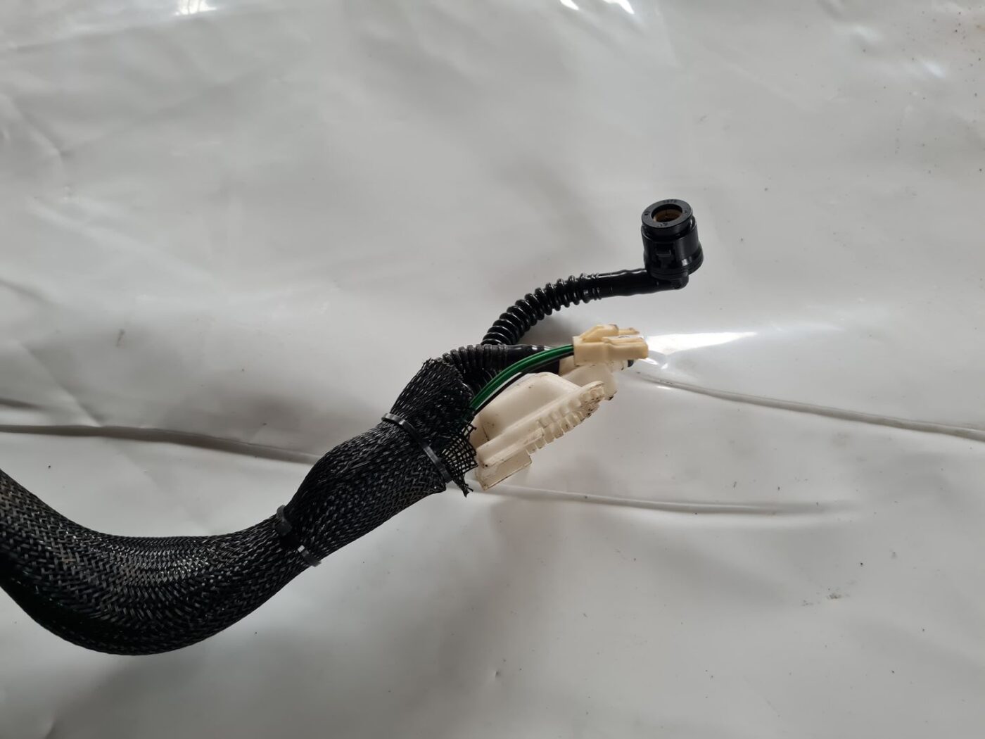 Degvielas tvertnes sūknis priekš BMW 6 E63 645 2004 4 Degvielas tvertnes sūknis priekš BMW 6 E63 645 2004