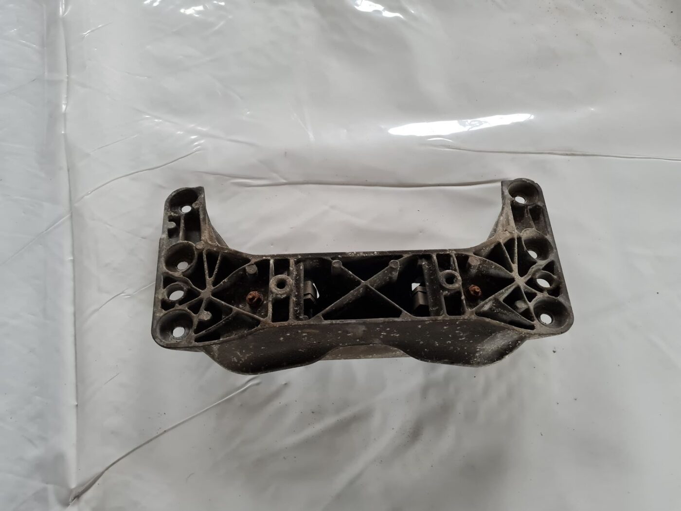 Ātrumkārbas kronšteins priekš BMW 6 E63 645 2004