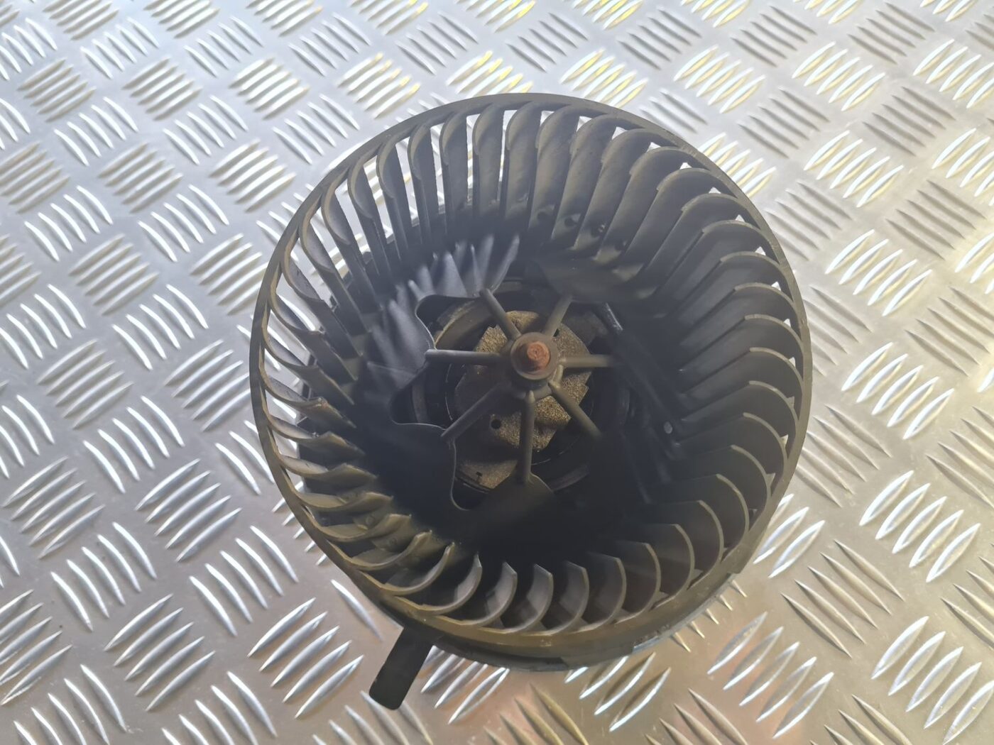 Salona ventilators priekš VW GOLF 5 2004 6 Salona ventilators priekš VW GOLF 5 2004