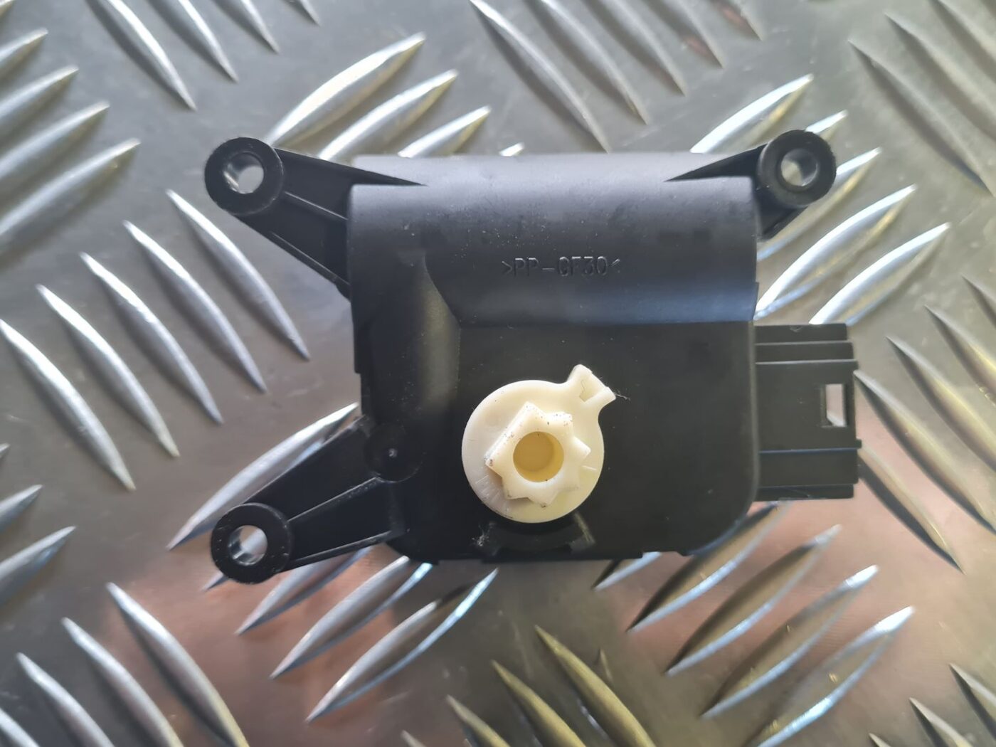 Apsildes sistēmas aktuators priekš VW GOLF 5 2004 4 Apsildes sistēmas aktuators priekš VW GOLF 5 2004