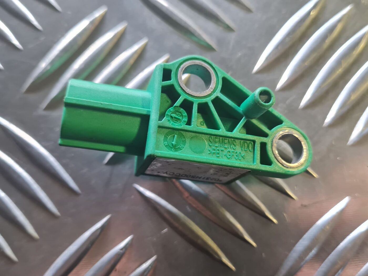 Drošības spilvena trieciensensors priekš VW GOLF 5 2004 4 Drošības spilvena trieciensensors priekš VW GOLF 5 2004