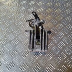 Aizmugurējais labais suports priekš VW GOLF 5 2004