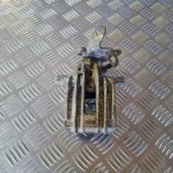 Aizmugurējais kreisais suports priekš VW GOLF 5 2004