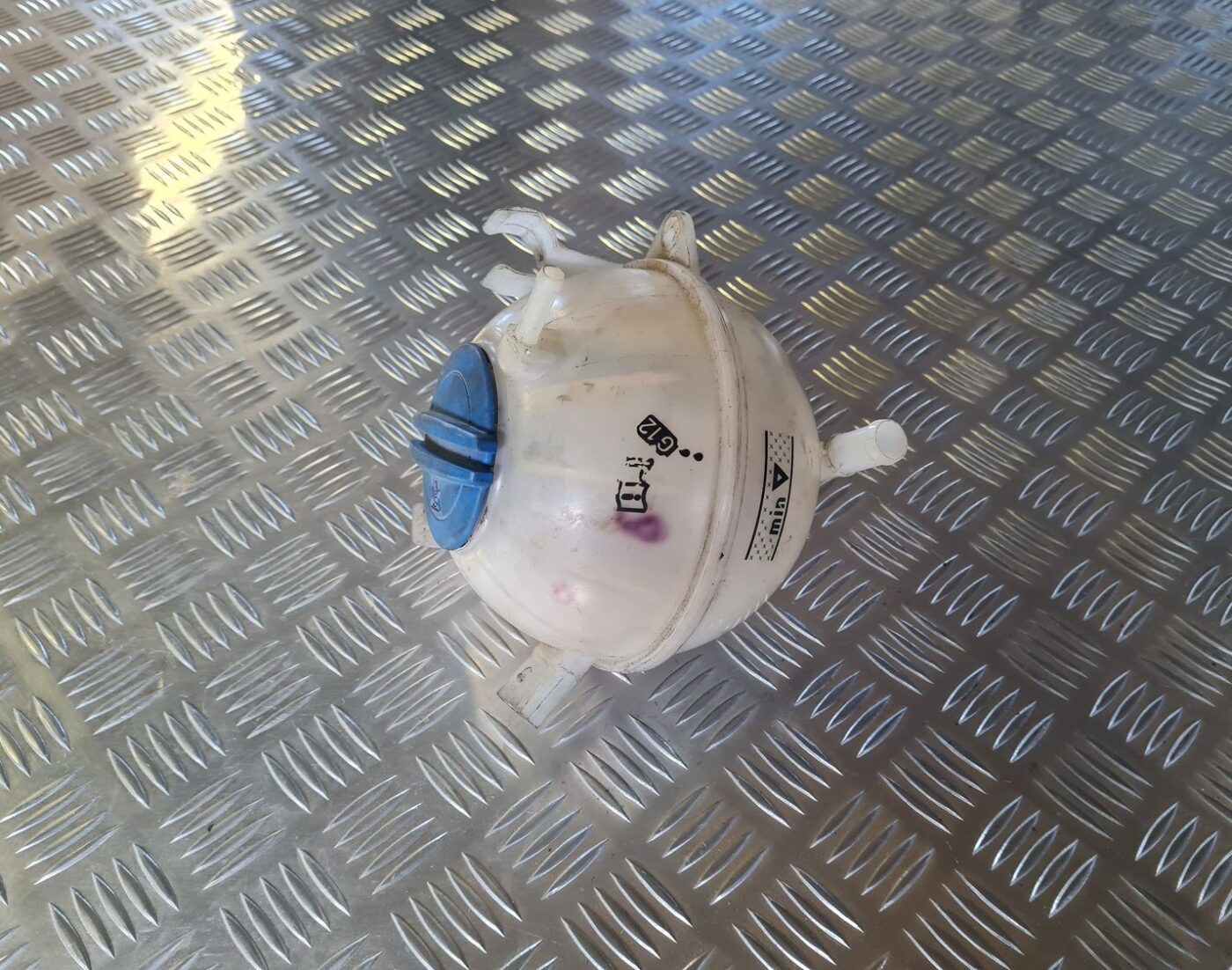 Dzesēšanas šķidruma tvertne priekš VW GOLF 5 2004 1 Dzesēšanas šķidruma tvertne priekš VW GOLF 5 2004