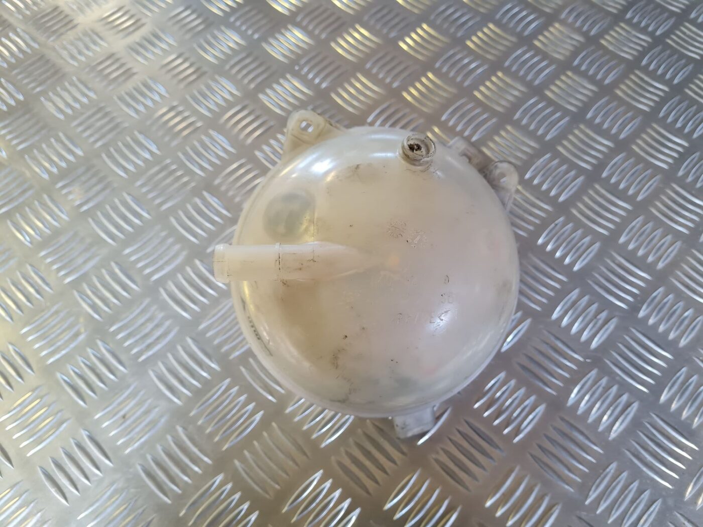 Dzesēšanas šķidruma tvertne priekš VW GOLF 5 2004 5 Dzesēšanas šķidruma tvertne priekš VW GOLF 5 2004