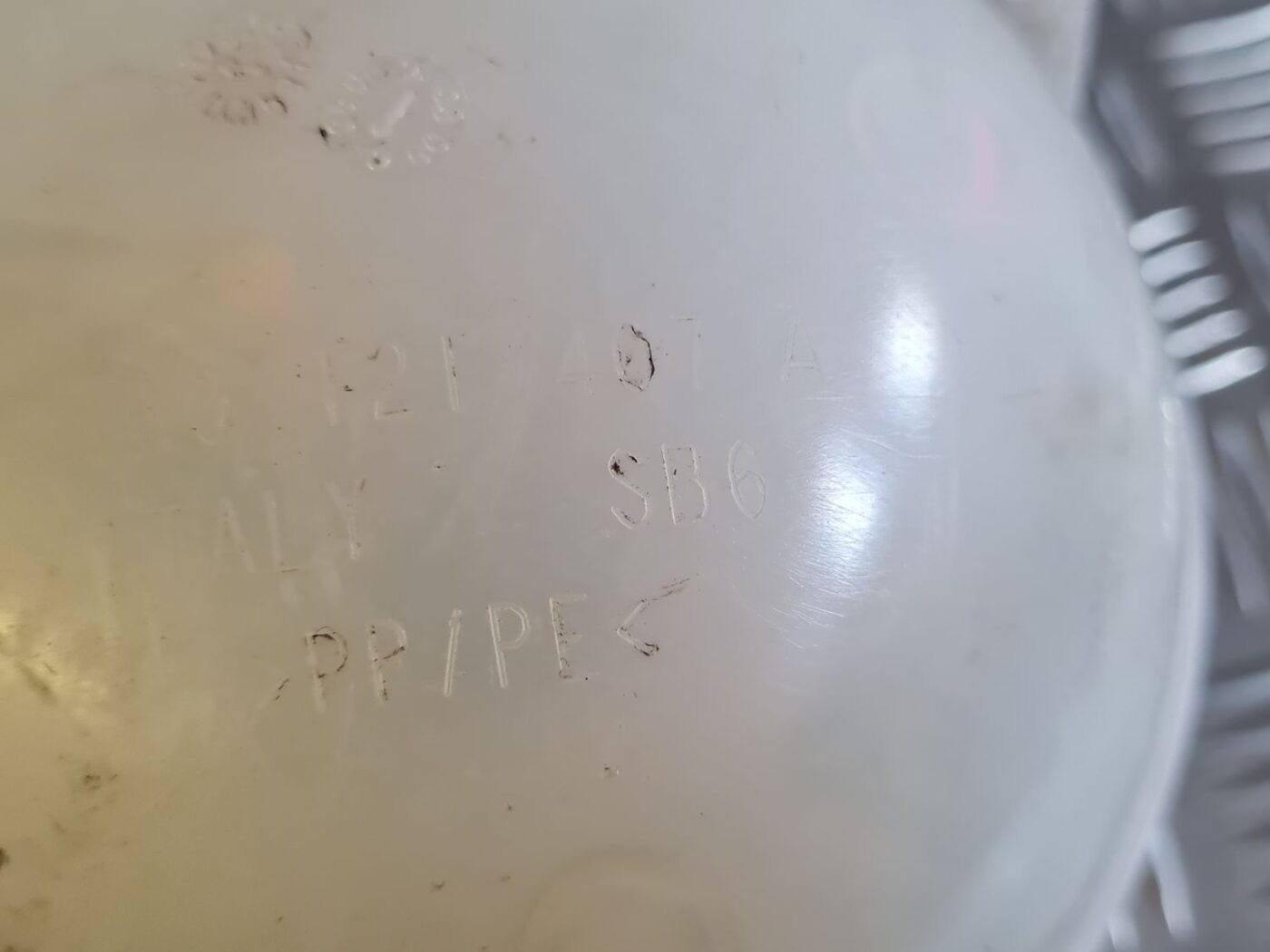 Dzesēšanas šķidruma tvertne priekš VW GOLF 5 2004 3 Dzesēšanas šķidruma tvertne priekš VW GOLF 5 2004