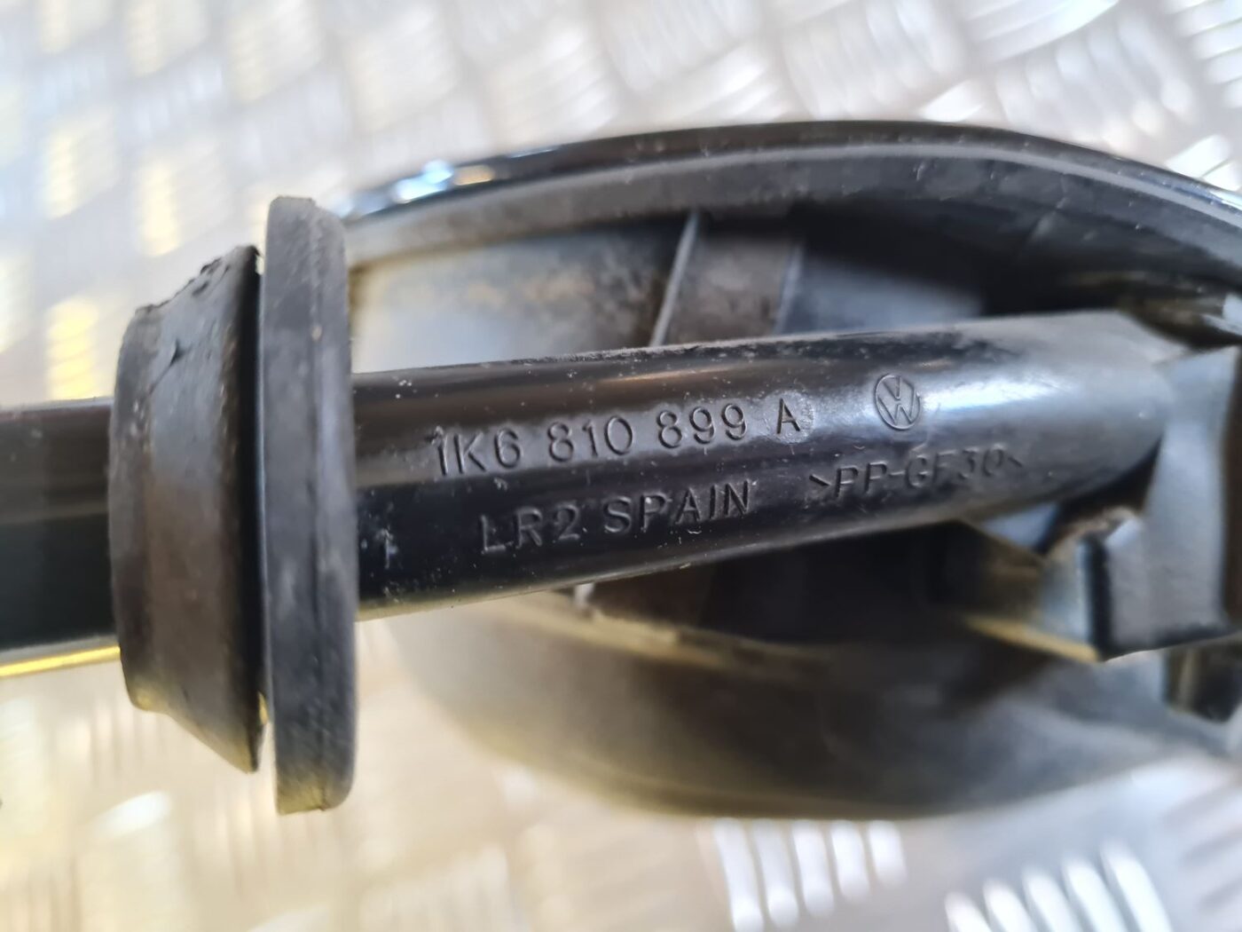 Degvielas tvertnes vāks priekš VW GOLF 5 2004