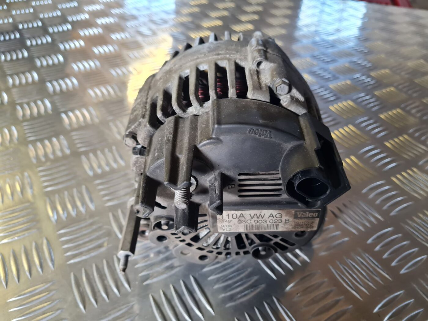 Ģenerators priekš VW GOLF 5 2004