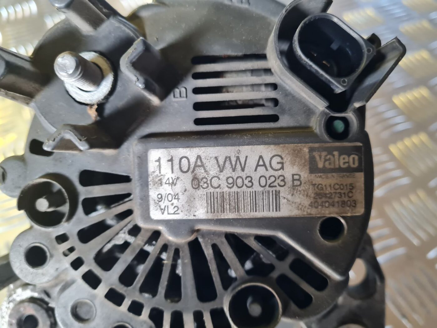 Ģenerators priekš VW GOLF 5 2004