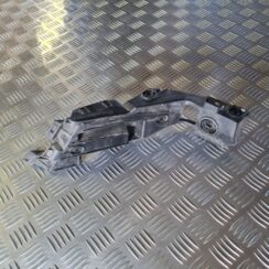 Aizmugurēja bufera kronšteins priekš VW GOLF 5 2004