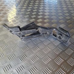 Aizmugurēja bufera kronšteins priekš VW GOLF 5 2004