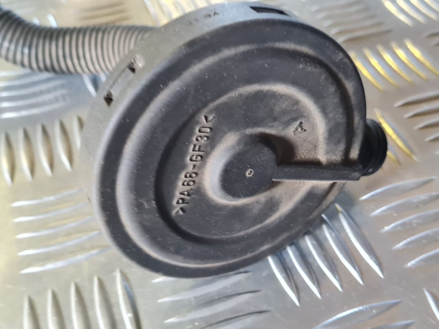 Kartera ventilācijas caurule priekš VW GOLF 5 2004 6 Kartera ventilācijas caurule priekš VW GOLF 5 2004