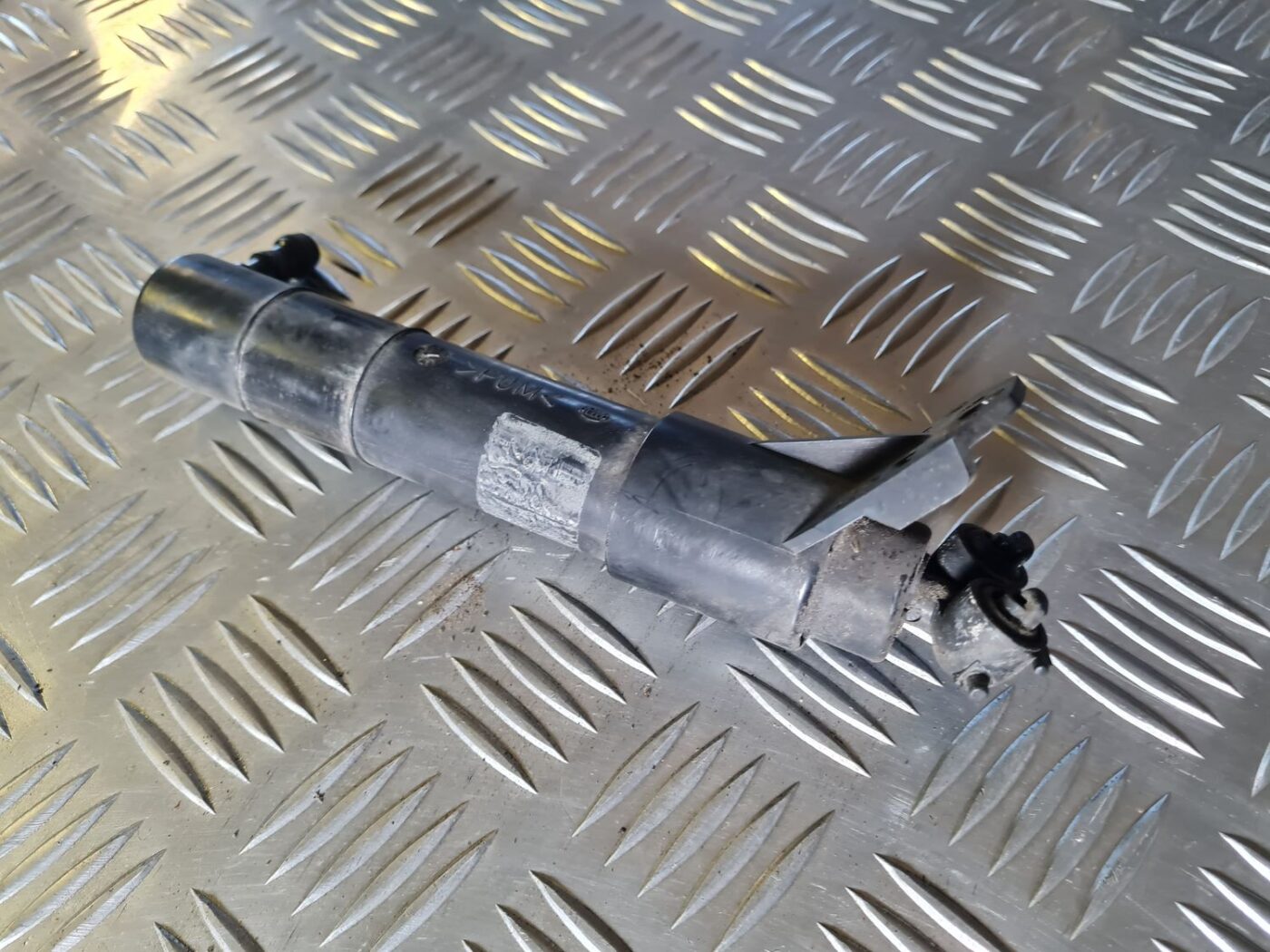 Lukturu mazgātāja sprausla priekš VW GOLF 5 2004 3 Lukturu mazgātāja sprausla priekš VW GOLF 5 2004