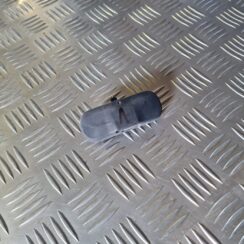 Vējstikla mazgāšanas šķidruma sprausla priekš VW GOLF 5 2004