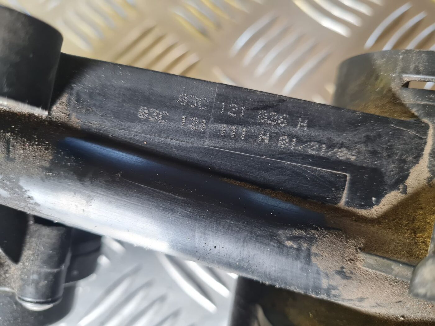 Termostata korpuss priekš VW GOLF 5 2004 7 Termostata korpuss priekš VW GOLF 5 2004