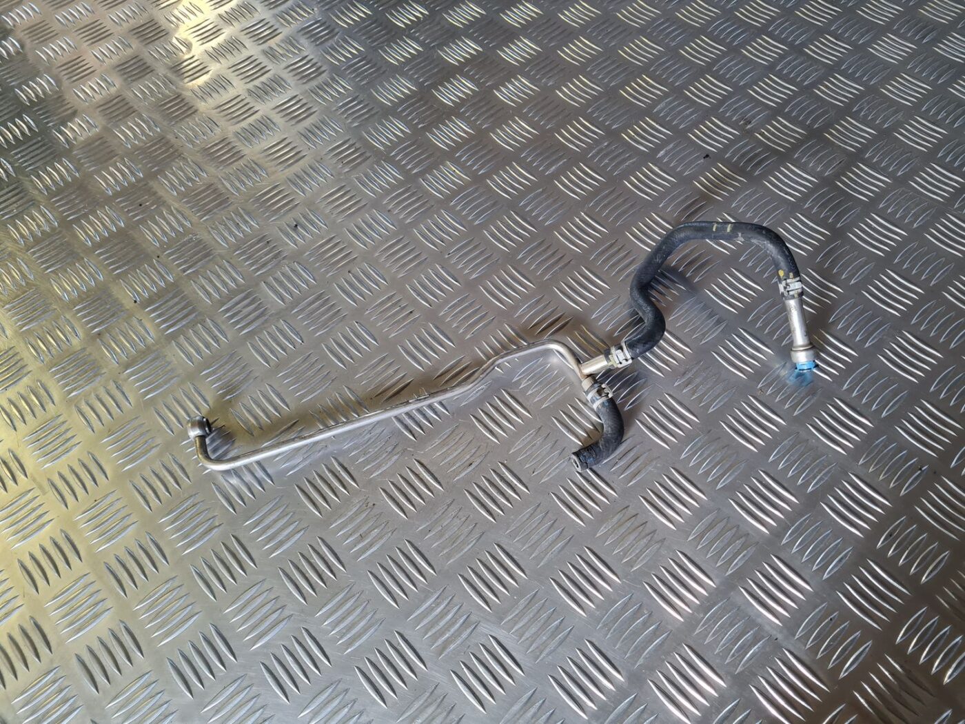 Degvielas caurule priekš VW GOLF 5 2004 1 Degvielas caurule priekš VW GOLF 5 2004