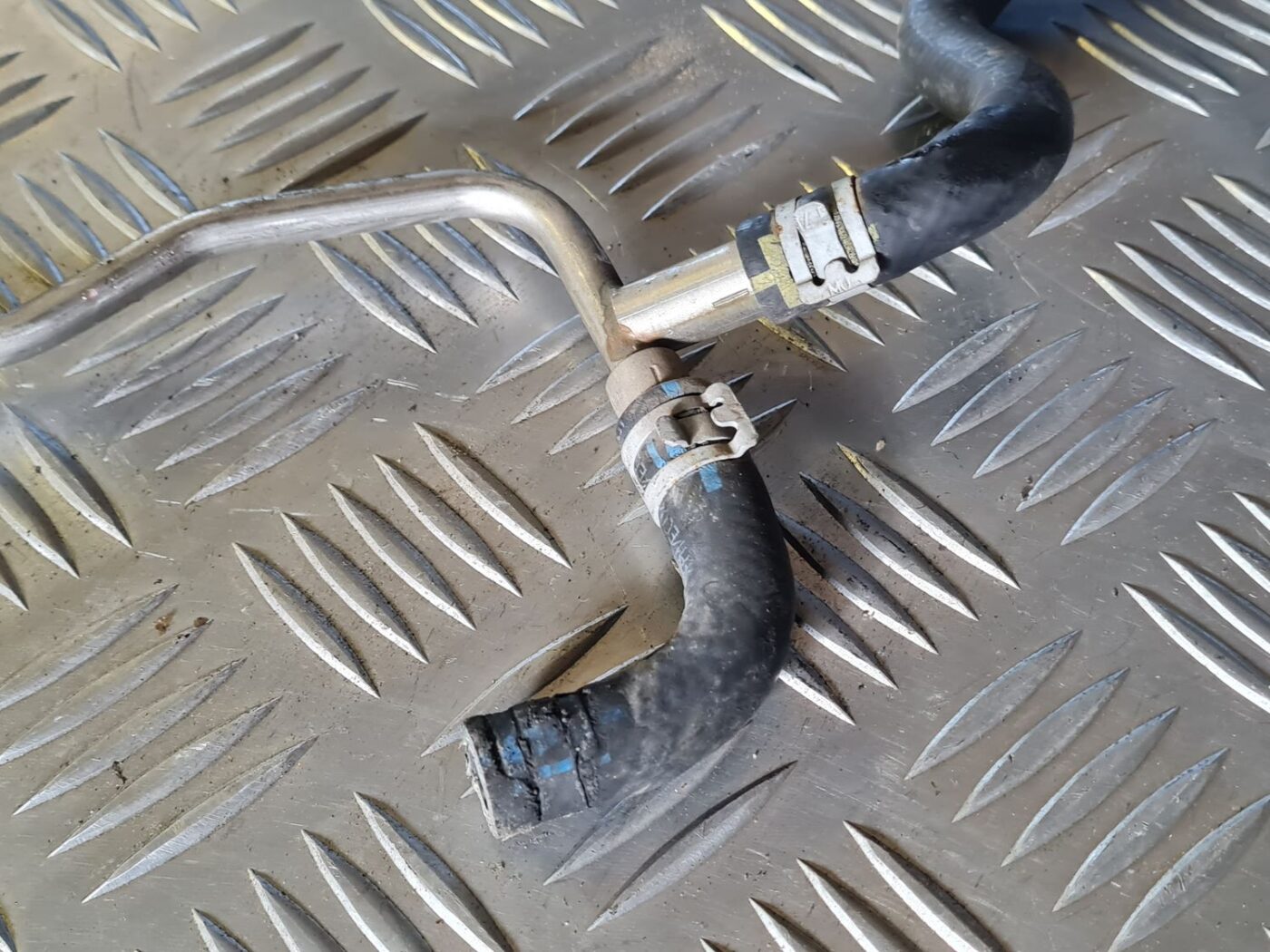 Degvielas caurule priekš VW GOLF 5 2004 4 Degvielas caurule priekš VW GOLF 5 2004