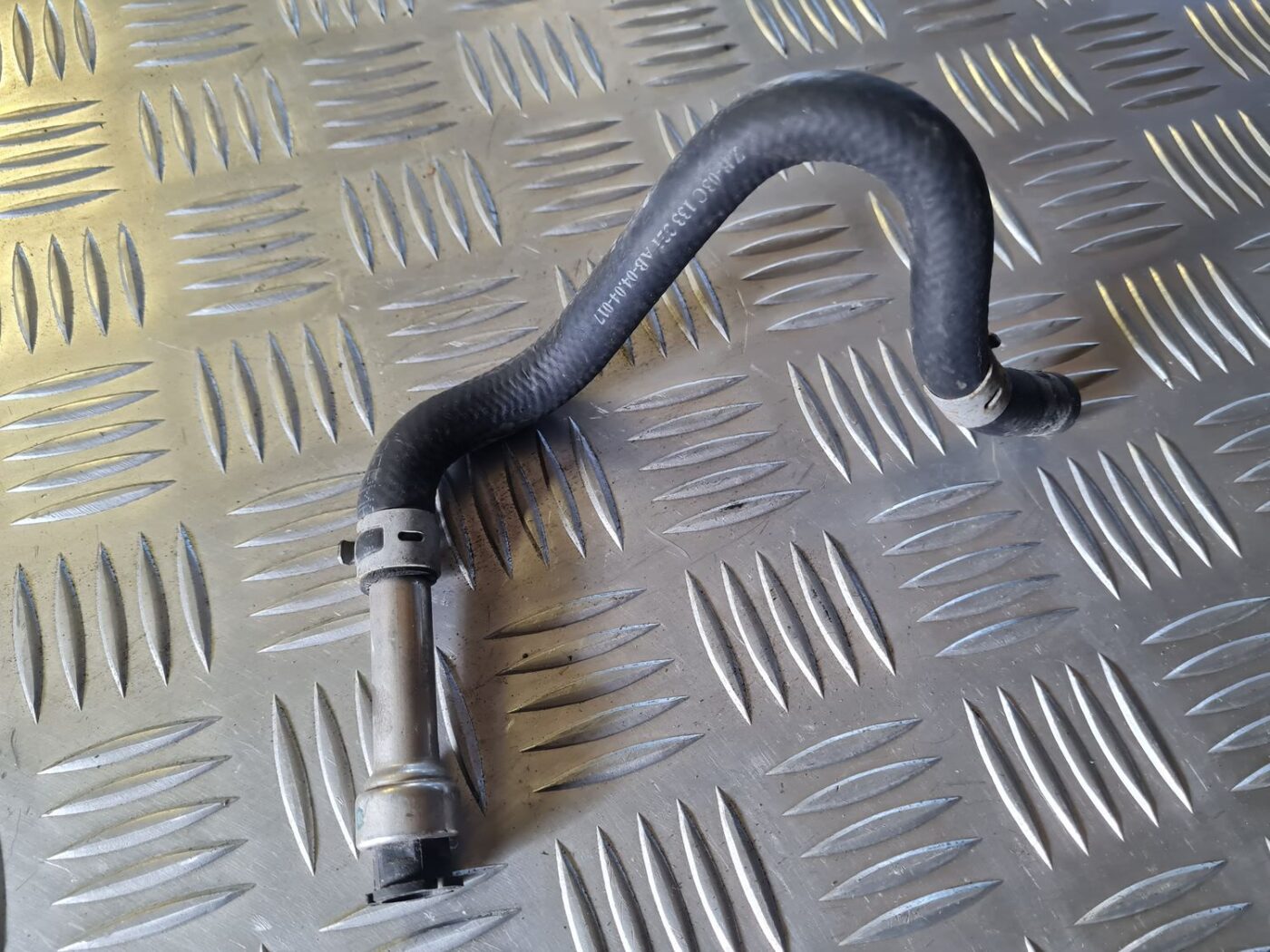 Degvielas caurule priekš VW GOLF 5 2004 2 Degvielas caurule priekš VW GOLF 5 2004