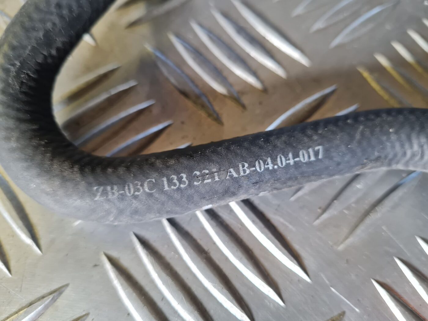 Degvielas caurule priekš VW GOLF 5 2004 3 Degvielas caurule priekš VW GOLF 5 2004