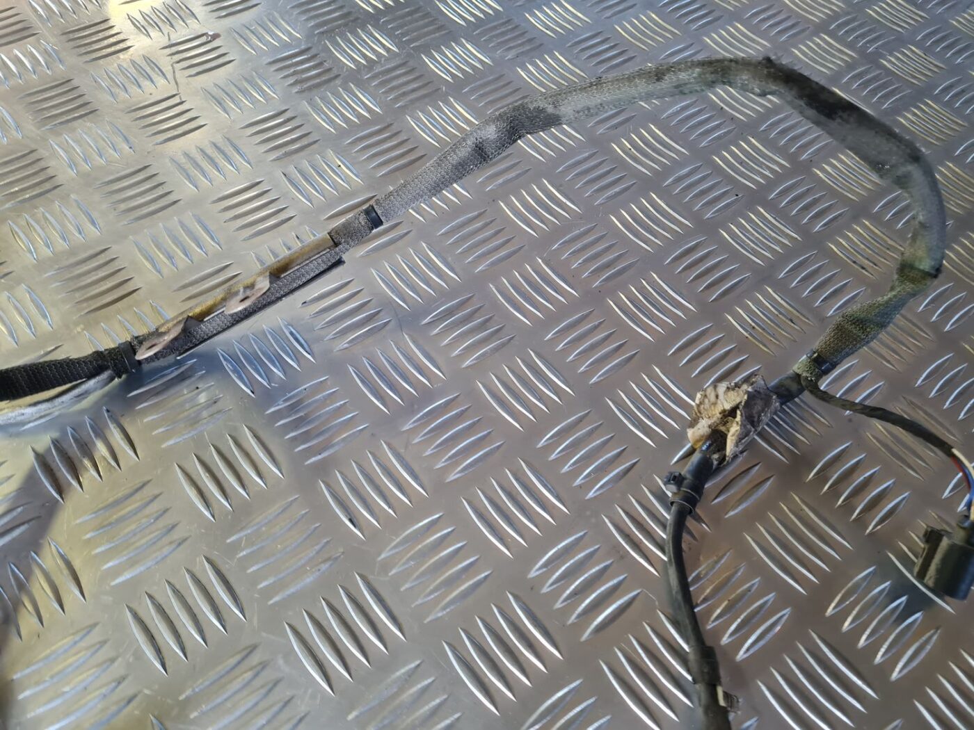 Startera un ģeneratora vads priekš VW GOLF 5 2004 11 Startera un ģeneratora vads priekš VW GOLF 5 2004