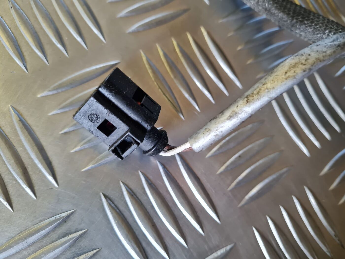 Startera un ģeneratora vads priekš VW GOLF 5 2004 4 Startera un ģeneratora vads priekš VW GOLF 5 2004