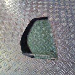 Labo durvju stūra stikls priekš VW GOLF 5 2004