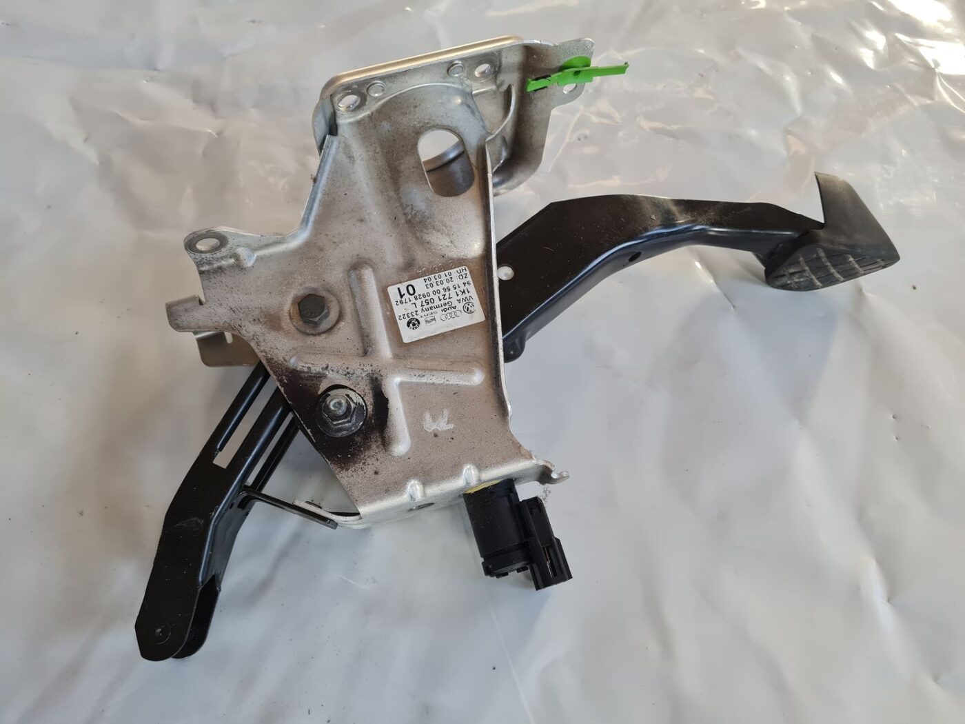 Bremžu pedālis priekš VW GOLF 5 2004 2 Bremžu pedālis priekš VW GOLF 5 2004