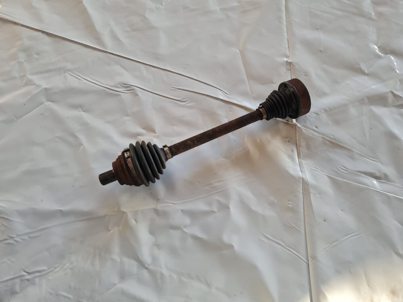 Pusass priekšējā kreisā priekš VW GOLF 5 2004