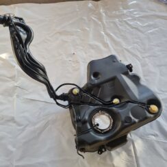 Degvielas tvertne priekš VW GOLF 5 2004