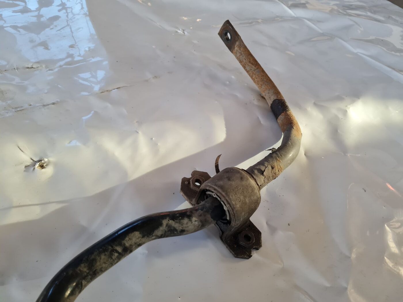 Priekšējais stabilizators priekš VW GOLF 5 2004 2 Priekšējais stabilizators priekš VW GOLF 5 2004