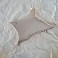 Aizmugurējas salona statnes apdare priekš VW GOLF 5 2004