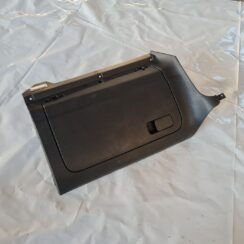 Mantu glabāšanas nodalījums pasažiera pusē priekš VW GOLF 5 2004