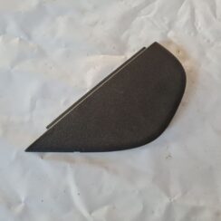 Mērinstrumentu paneļa sānu apdare priekš VW GOLF 5 2004