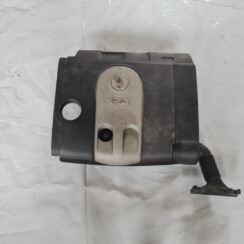 Dzinēja dekoratīvais vāks priekš VW GOLF 5 2004